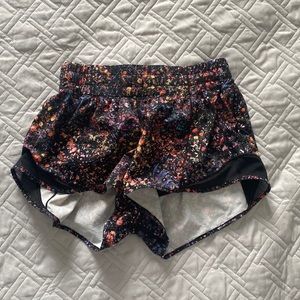 Lululemon hotty hot shorts 2.5